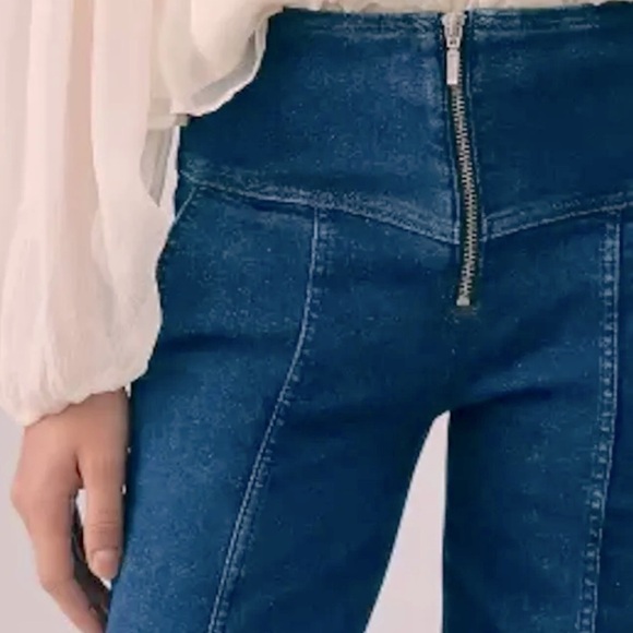 Pilcro NWT Seamed Mid-Rise Crop Flare Jeans, Fender Wash, Size 29 - Picture 4 of 9